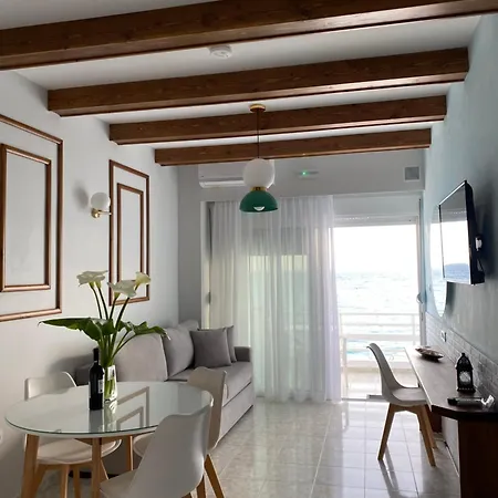 Skizenas Waterfront * Haraki