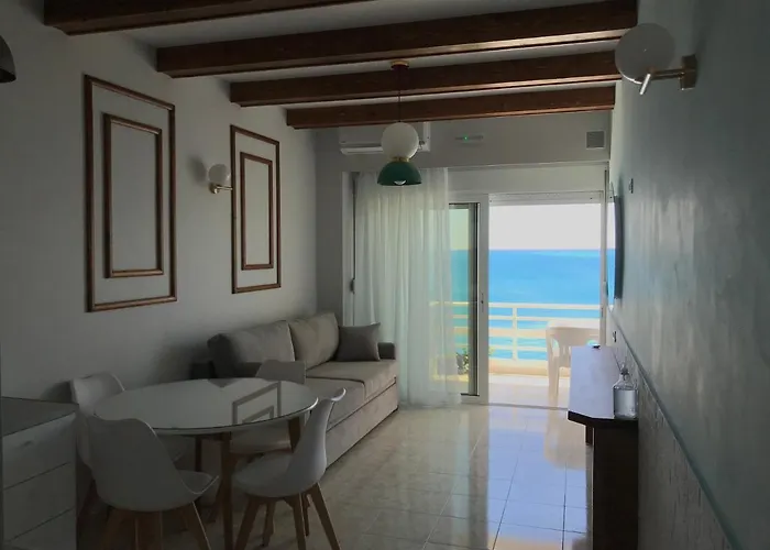 Skizenas Waterfront Apartments Haraki