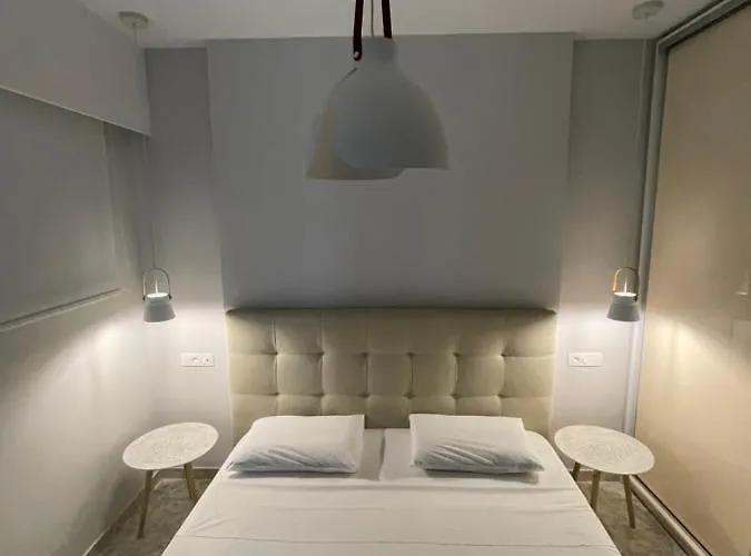 Skizenas Waterfront Apartments * Haraki