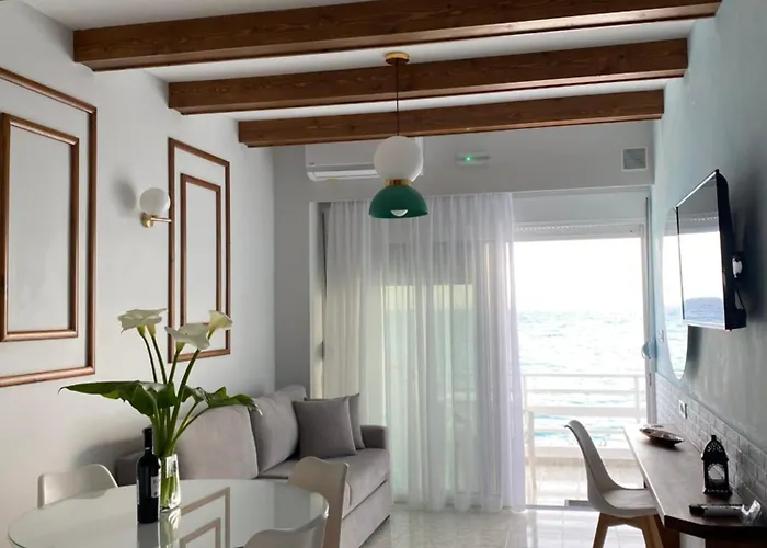 Skizenas Waterfront Apartments * Haraki