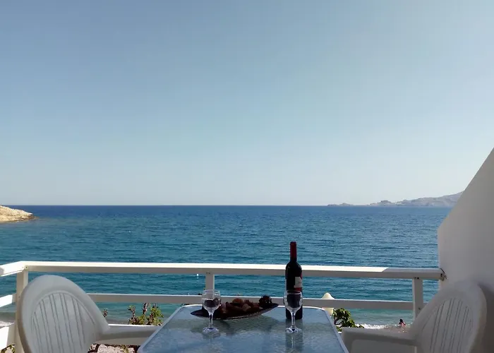 Apartment Skizenas Waterfront Apartments Haraki