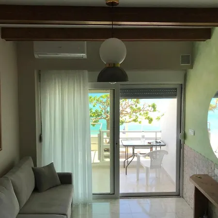 Skizenas Waterfront Apartamento