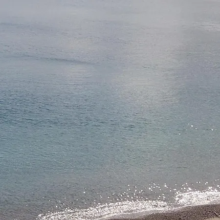 Skizenas Waterfront Apartments Haraki