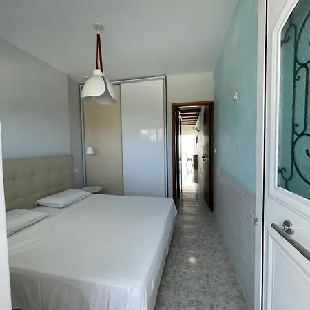 Skizenas Waterfront Haraki