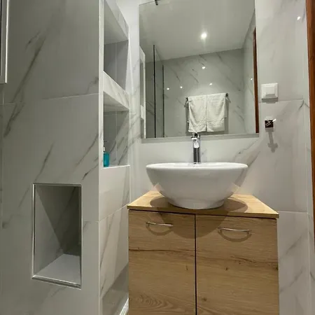 Skizenas Waterfront Apartamento