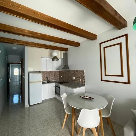 Skizenas Waterfront Apartment Charaki