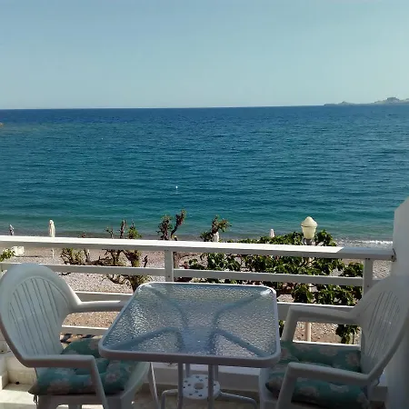 Skizenas Waterfront Apartment Charaki