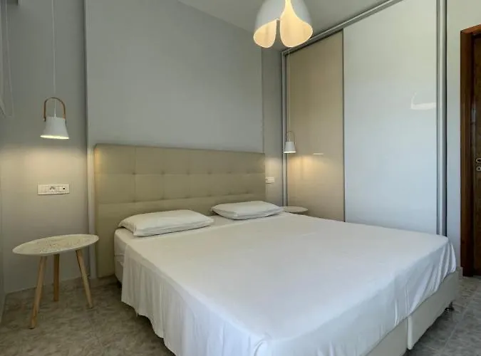 Skizenas Waterfront شقة