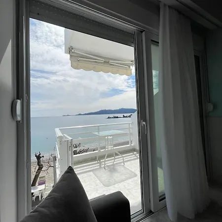 Skizenas Waterfront Apartman *